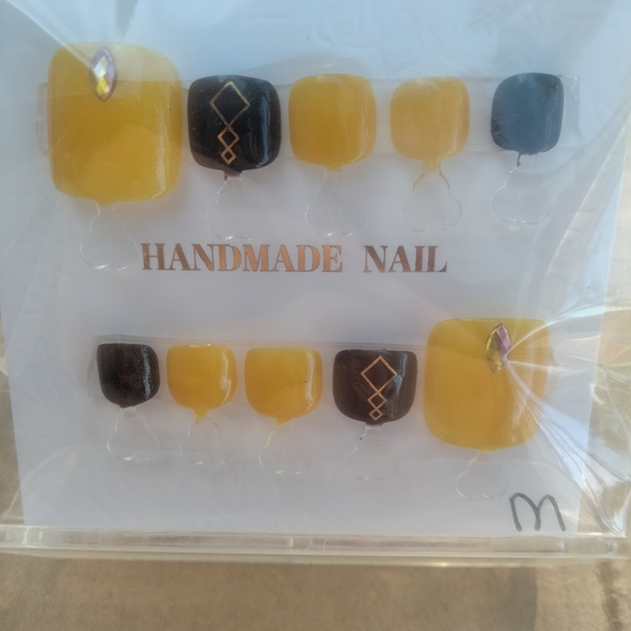 Other - Handmade Yellow & Black Gem Accent Press-On Toenails